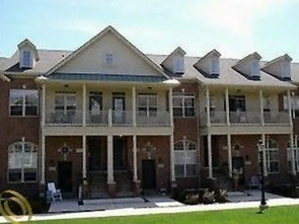 145 E Bay Dr #1, Walled Lake, MI 48390
