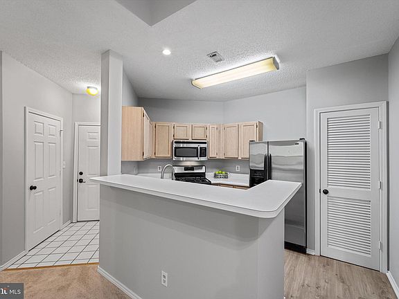 4th image of 4405 Sedgehurst Dr APT 303