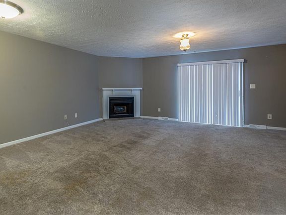 3rd image of 436-438 Woodview Dr