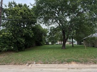112 Dawson St, Hearne, TX 77859
