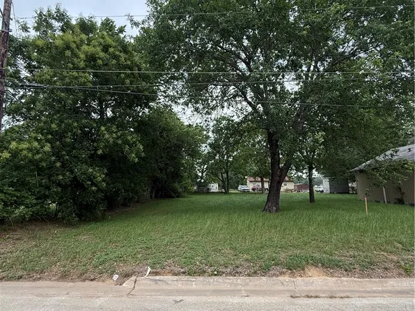 112 Dawson St, Hearne, TX 77859