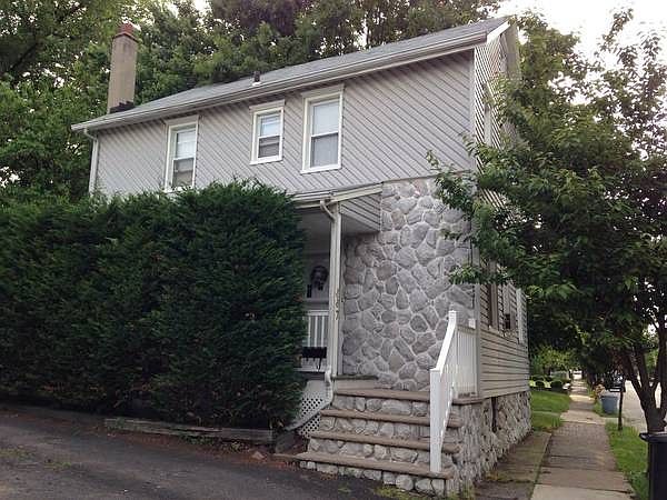 1st image of 667 Mill St