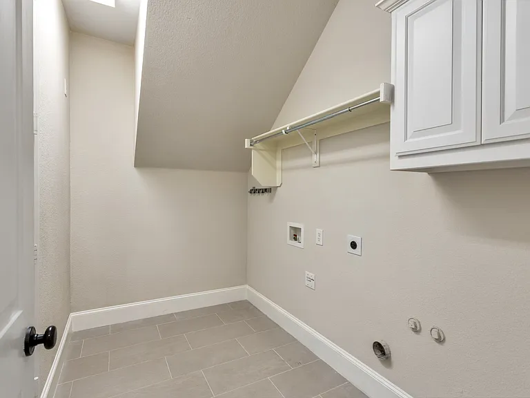 13336 Thornton Dr — Photo 12