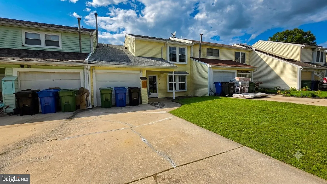 3 bed, 1.5 bath, 1418 sqft, $2,600 — Photo 2