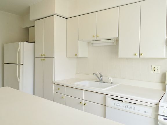 3rd image of 59 Roseland Avenue #Unit 34