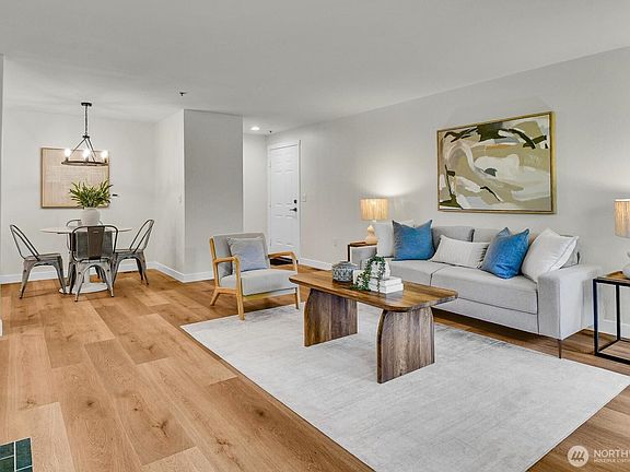 3rd image of 18523 68th Avenue NE #204