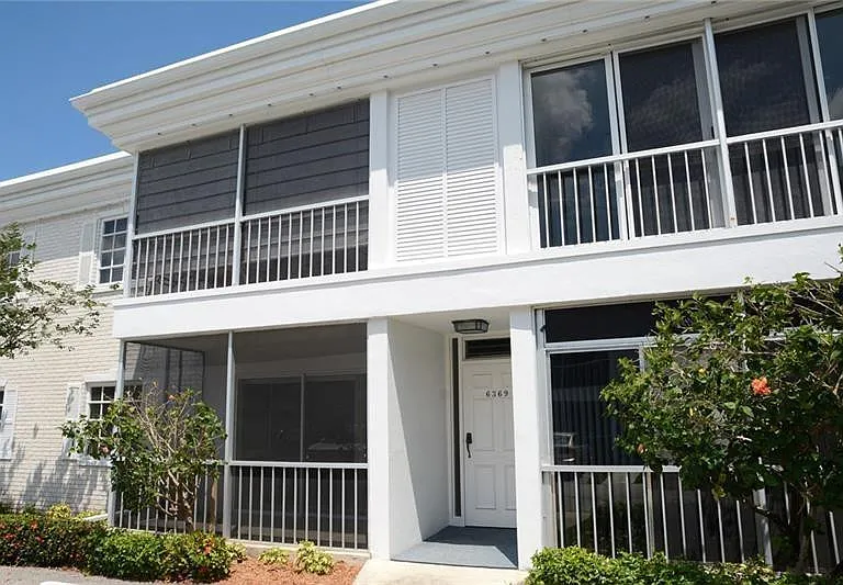 6499 Bay Club Dr #2 — Photo 2