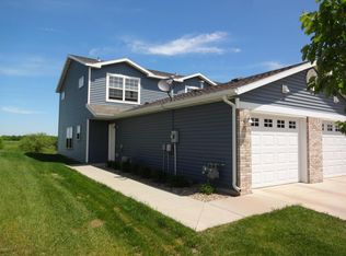 567 Pointe Ct SW, Rochester, MN 55902