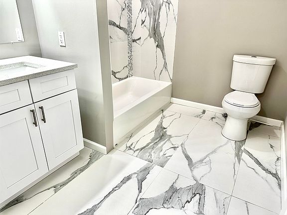 3rd image of 40 Vroom St #1A