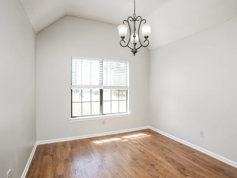 10824 Ridgefield Dr — Photo 5
