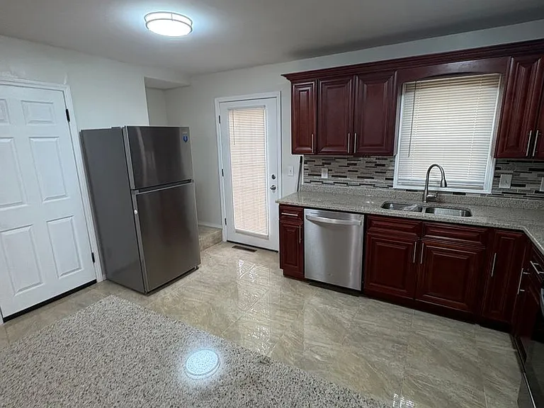 5517 Willow Ave — Photo 6