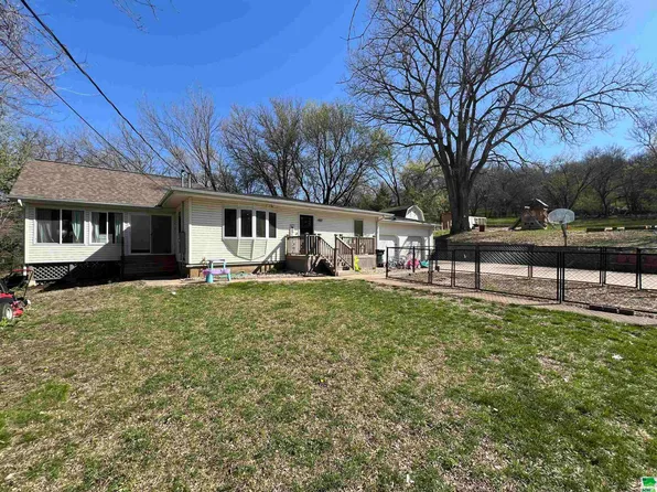 4801 Malloy Rd, Sioux City, IA 51109