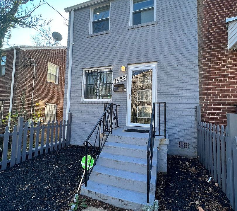 1st image of 1423 Howard Rd SE