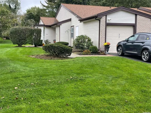 410 E Alden Court #410, Saint James, NY 11780