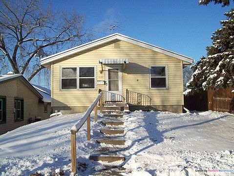 1st image of 3646 2nd St NE