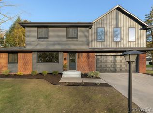 1560 Eastlawn Rd SE, East Grand Rapids, MI