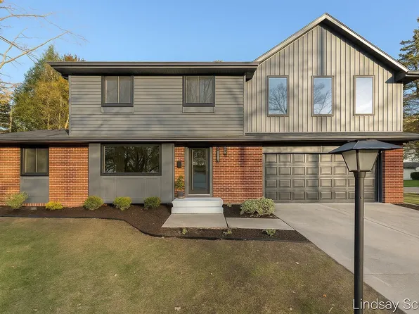 1560 Eastlawn Rd SE, East Grand Rapids, MI 49506