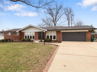430 Medina Dr, Saint Louis, MO 63122