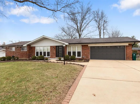 430 Medina Dr, Saint Louis, MO 63122