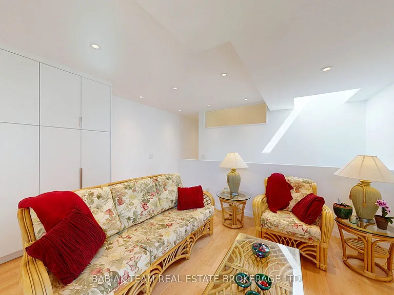 149 Maria St #UPPER — Photo 8