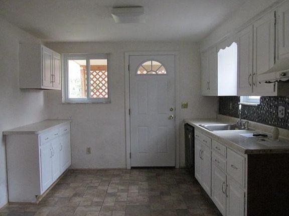4th image of 6077 Pleasant St