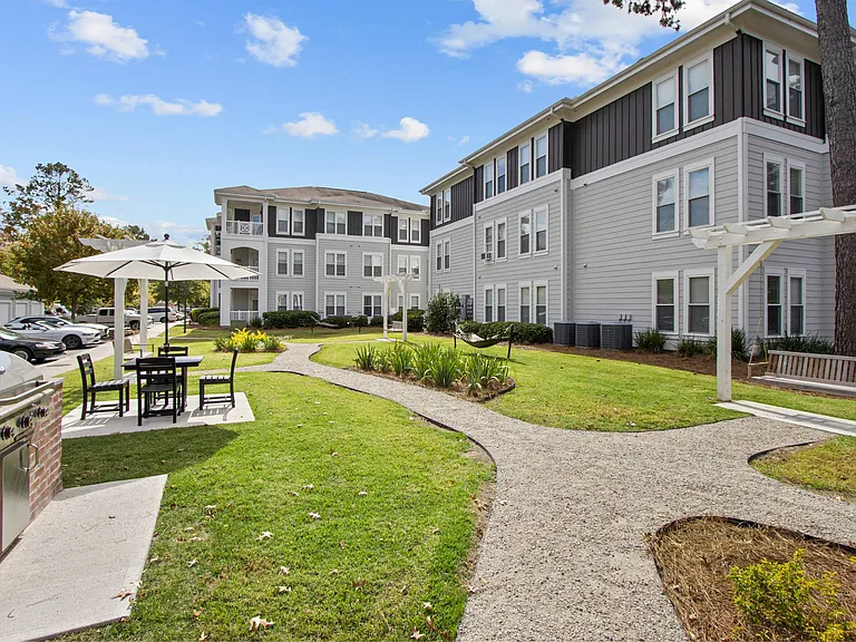 1000 West, Charleston, SC, Courtyard