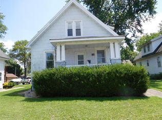 906 6th St, Highland, IL 62249