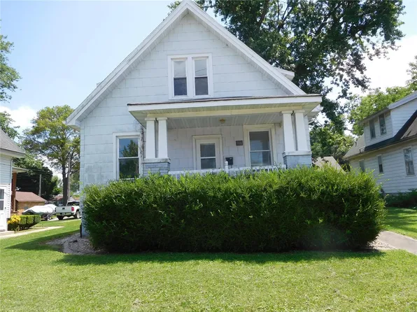 906 6th St, Highland, IL 62249