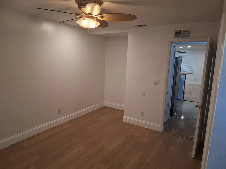 341 N Myrtle Ave — Photo 15