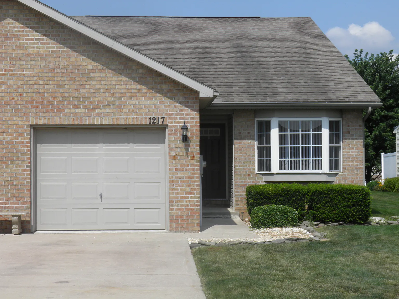 2 bed, 1250 sqft, $1,700 — Photo 1