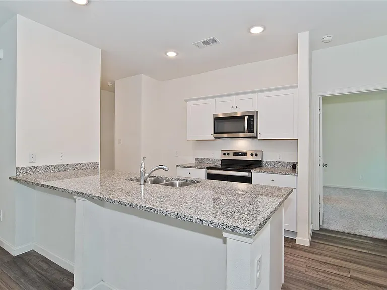 1637 Shadow Hawk Dr — Photo 8