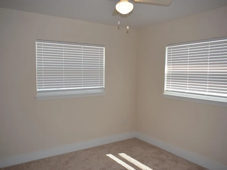 102 Driftwood Ln — Photo 16
