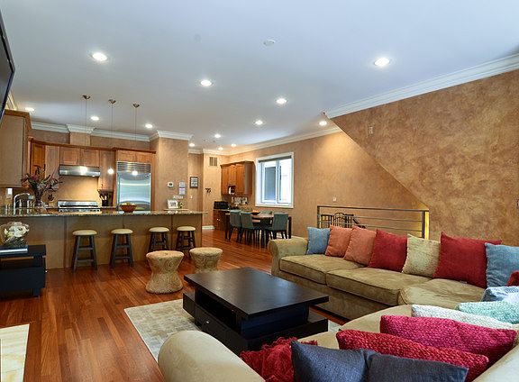 2nd image of 2319 W Wabansia Ave APT 1