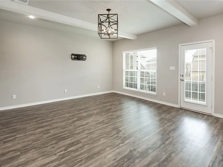 3433 Summerway Dr — Photo 5