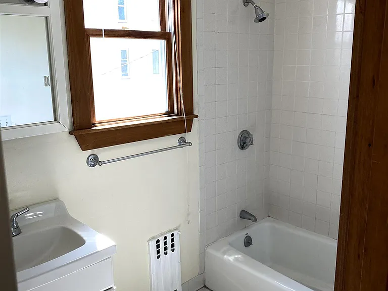 345 Columbia St #1 — Photo 9