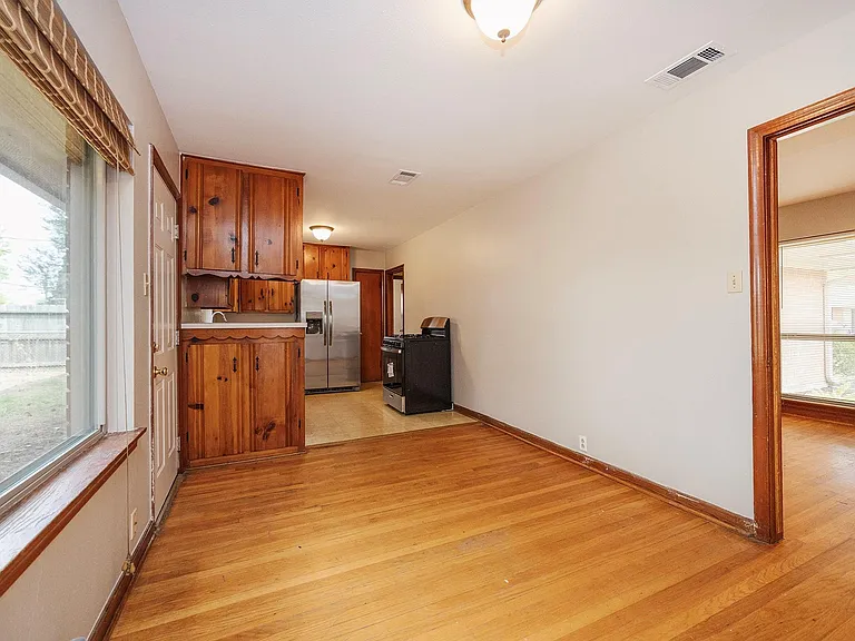 1018 W 31st St — Photo 13