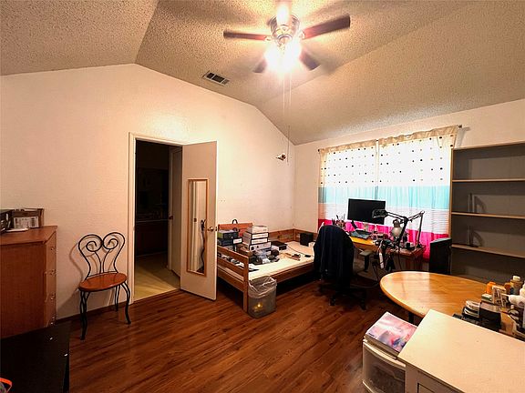 5th image of 545 Stringfellow Dr