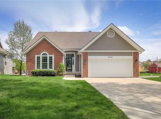 13733 Pembroke Cir, Leawood, KS 66224