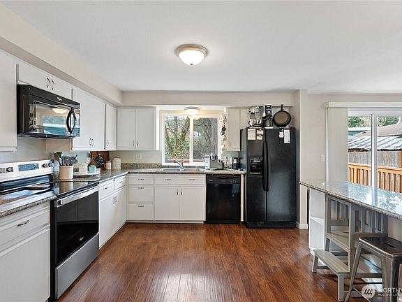 3rd image of 3380 SE Carmae Drive