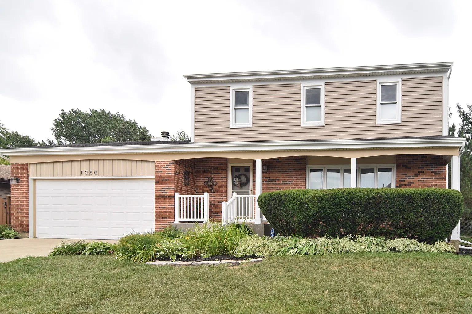 1050 Buckskin Ln photo 1
