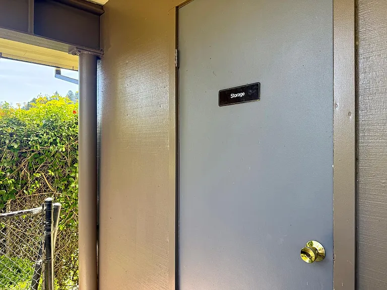 30 Locust Ave #1-8 — Photo 14