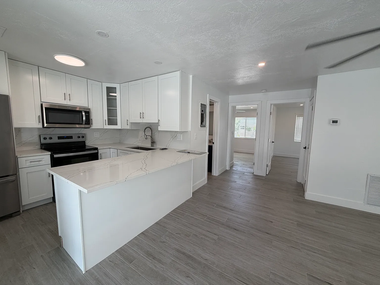 2 bed, 774 sqft, $3,600 — Photo 3