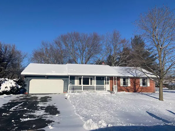 5946 E Scott Dr, Byron, IL 61010
