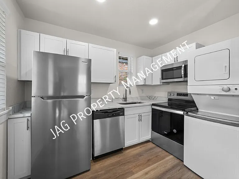 1078 Day Ave — Photo 2