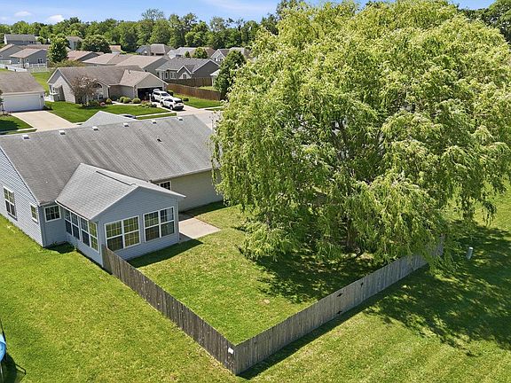4th image of 1012 Crimson Willow Dr