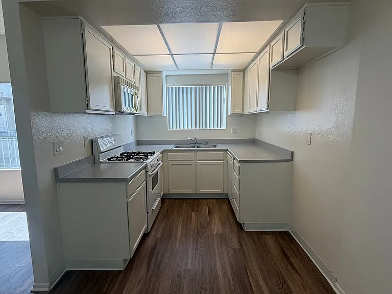 Farmdale Court Apartments — Photo 5