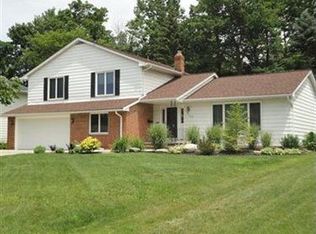 1039 Roland Rd, Lyndhurst, OH 44124