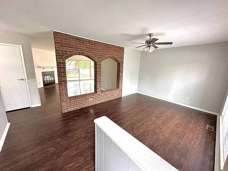 130 Timberwood Ln — Photo 2