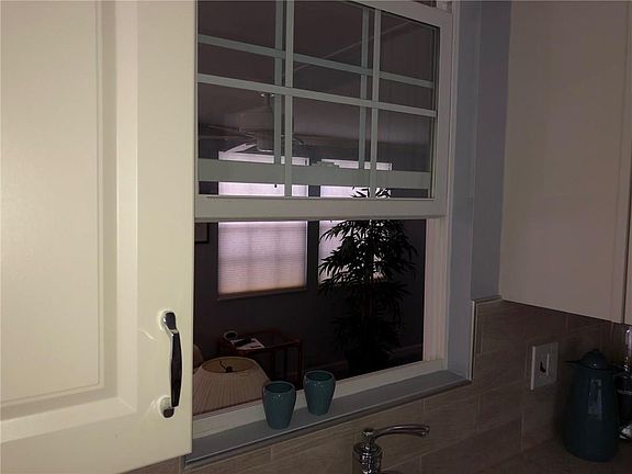 5th image of 428 Nettles Blvd