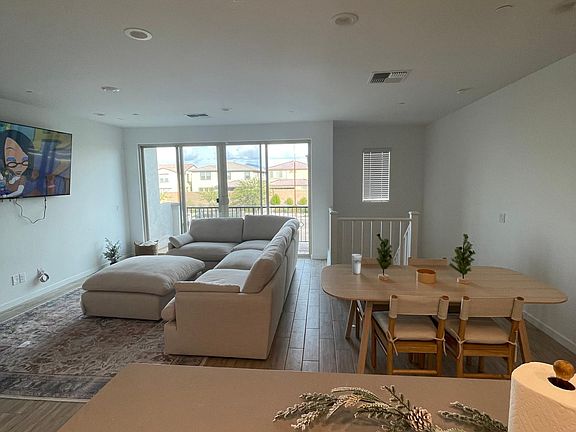 Living/dining room